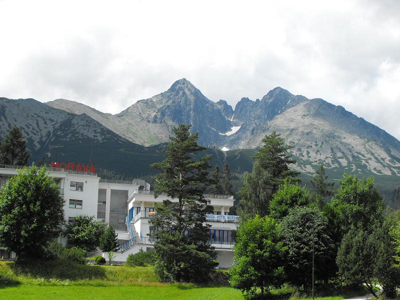 Pohľad na Lomnický štít z Tatranskej Lomnice