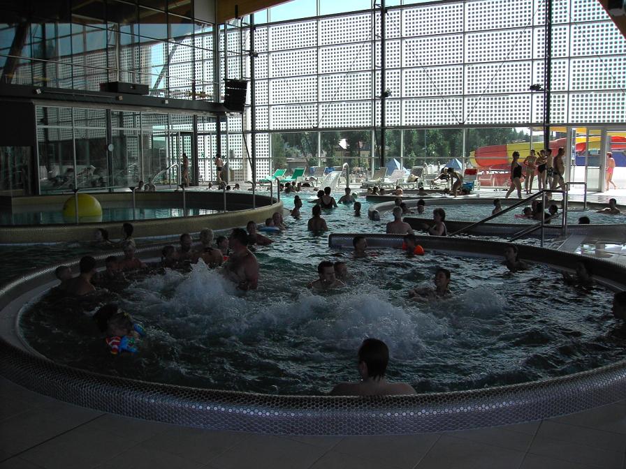 Vnútorné bazény s výhľadom na Vysoké Tatry