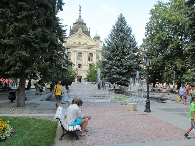 Divadlo a mestská fontána Košice