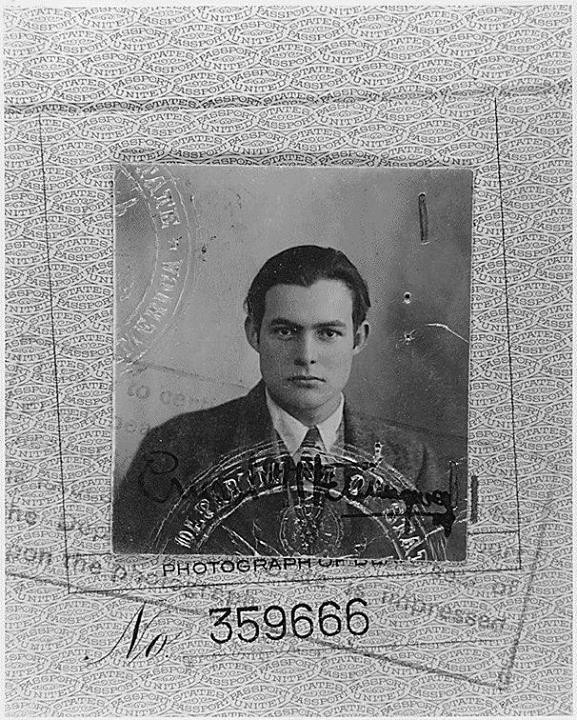 Ernest Hemingway a jeho fotografia z pasu, rok1923